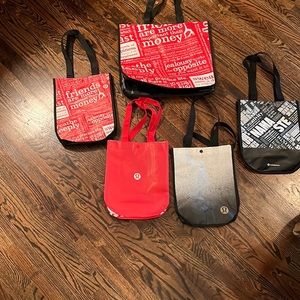 Lululemon tote bags 4 small and one large